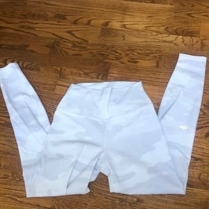 Alo vapor  white camo leggings
